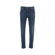 Slim Cropped Carrot Jeans med Detaljer