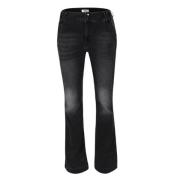 Flare Jeans med Feminin Pasform