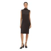 Plisseret High-Neck Midi Kjole