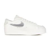 Lav Platform Sneaker med Metallic Swoosh