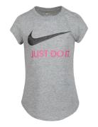 Nkg Swoosh Jdi S/S Tee Sport T-Kortærmet Skjorte Grey Nike