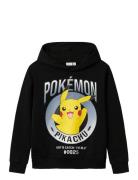 Nkmdu Pokemon Nreg Sweat Wh Bru Noos Sky Tops Sweatshirts & Hoodies Ho...