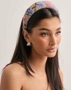 BECKSÖNDERGAARD - Mønstret - Fleuriora Wide Beaded Hairbrace