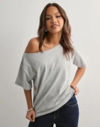 Nelly - Grå - Slouchy Shoulder Tee