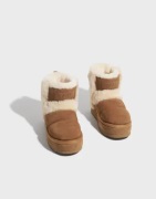 UGG - Brun - W Classic Chillapeak