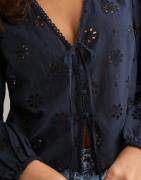 Nelly - Blå - Broidery Anglais Blouse