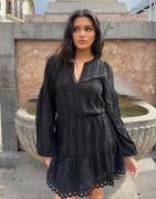 Nelly - Sort - Embroidered Dress