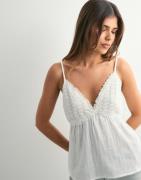 Pieces - Hvid - Pclatina Strap Top Wvn Bc