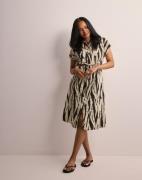 JDY - Mønstret - Jdypalermo S/S Midi Shirt Dress Wvn