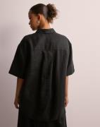 Samsøe Samsøe - Sort - Salarika SS shirt 14329