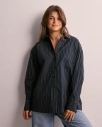 Only - Ternet/Stribet - Onlpena Ls Detail Shirt Wvn