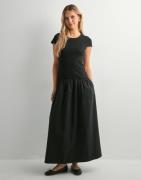 Neo Noir - Sort - Tuscany Dress