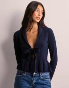 Nelly - Blå - Flounce Tie Knit Cardigan