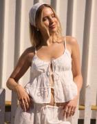 Nelly - Hvid - Broderie Anglaise Top