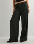 Nelly - Sort - Pull On Satin Pants