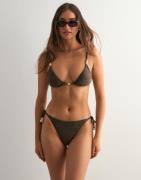 Malina - Brun - Magnolia Pearl Detailed Bikini top