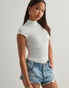 Nelly - Hvid - Ultra Soft Turtleneck Tee