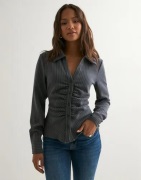 Vero Moda - Grå - Vmlucy Ls Detail Shirt Wvn Exp