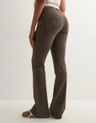 Nelly - Brun - Low Waist Bootcut Stitch Jeans
