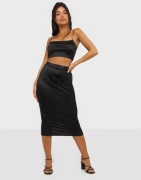 Nelly - Sort - Satin Midi Skirt