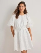 Malina - Hvid - Elina scallop detail mini dress