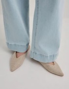 Nelly - Beige - Deep V-Shape Flat