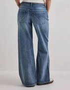 Nelly - Blå - Low Loose Flare Jeans
