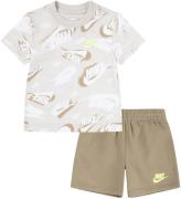 Nike ShortssÃ¦t - T-shirt/Shorts - Parachute Beige